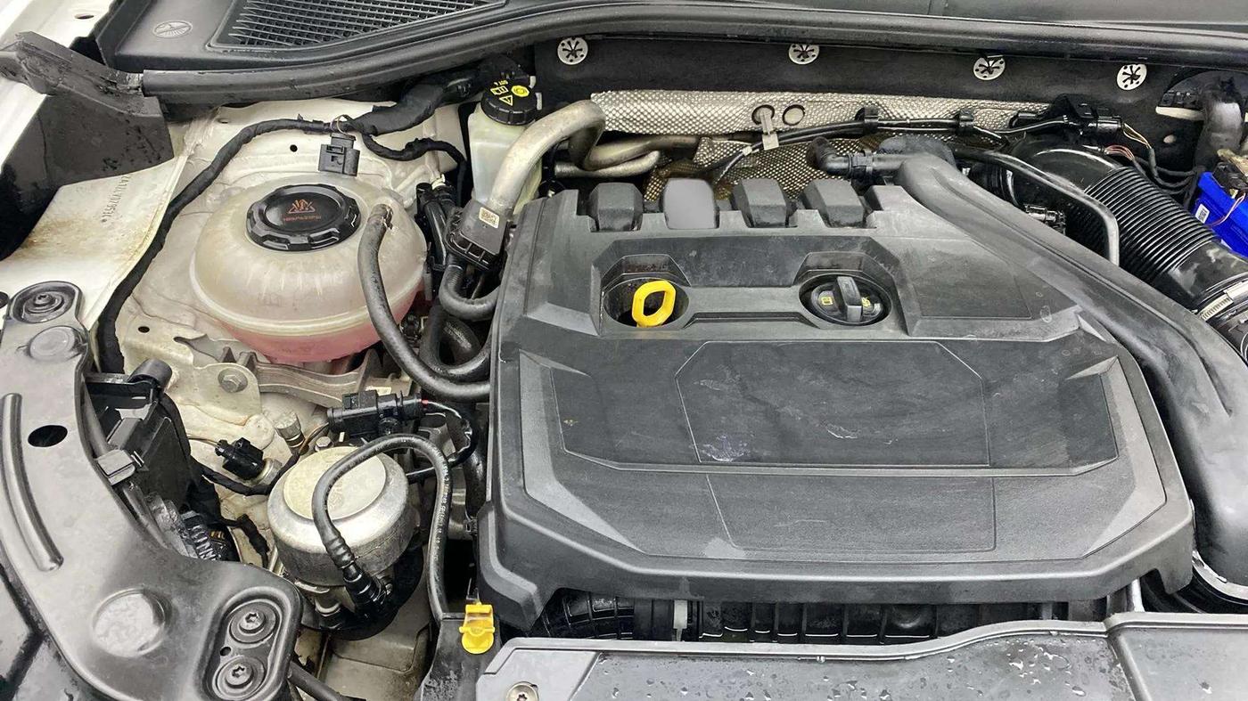 2019 Volkswagen T-ROC 1.5 TSI AT, Petrol, Automatic, 1,00,466 km, Engine View - Right
