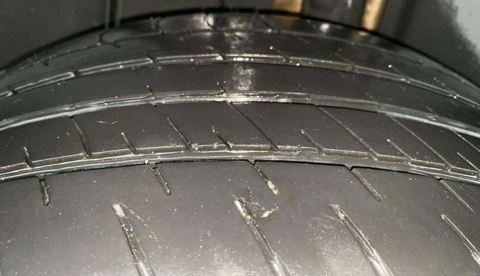 2019 Volkswagen T-ROC 1.5 TSI AT, Petrol, Automatic, 1,00,466 km, Left Rear Tyre Tread