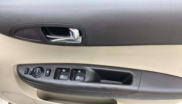 2012 Hyundai i20 ASTA 1.2, Petrol, Manual, 33,086 km, Driver Side Door Panels Control