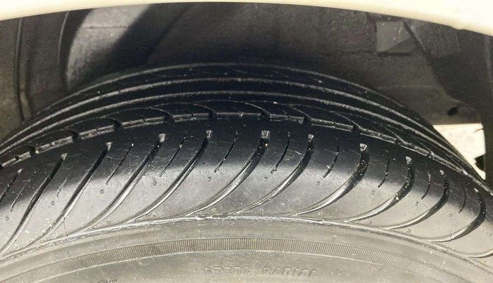 2012 Hyundai i20 ASTA 1.2, Petrol, Manual, 33,086 km, Left Rear Tyre Tread