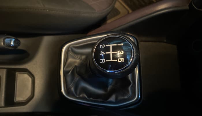 2023 Maruti Grand Vitara ZETA SMART HYBRID, Petrol, Manual, 38,489 km, Gear Lever