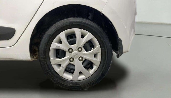 2016 Hyundai Grand i10 MAGNA 1.2 KAPPA VTVT, Petrol, Manual, 1,08,930 km, Left Rear Wheel