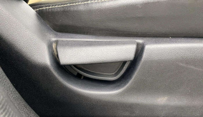 2018 Hyundai NEW SANTRO SPORTZ AMT, CNG, Automatic, 1,15,213 km, Driver Side Adjustment Panel