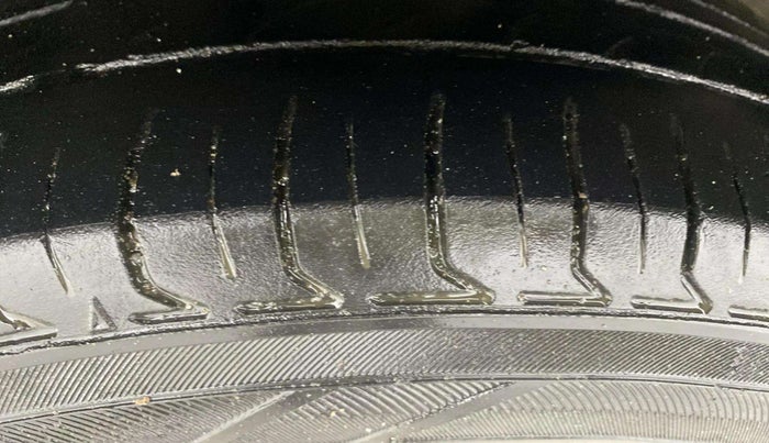 2018 Hyundai NEW SANTRO SPORTZ AMT, CNG, Automatic, 1,15,213 km, Left Front Tyre Tread