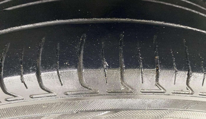 2018 Hyundai NEW SANTRO SPORTZ AMT, CNG, Automatic, 1,15,213 km, Right Front Tyre Tread