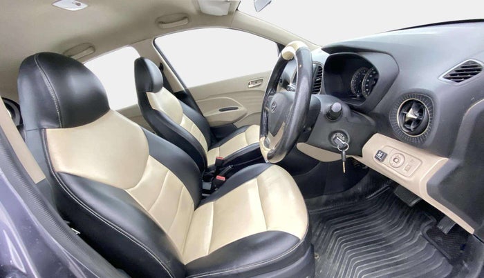 2018 Hyundai NEW SANTRO SPORTZ AMT, CNG, Automatic, 1,15,213 km, Right Side Front Door Cabin