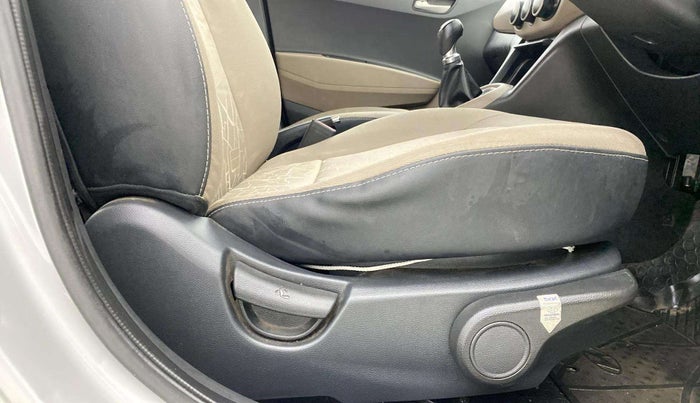 2015 Hyundai Xcent S 1.2, Petrol, Manual, 50,646 km, Driver Side Adjustment Panel