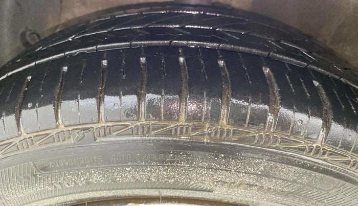 2015 Hyundai Xcent S 1.2, Petrol, Manual, 50,646 km, Left Front Tyre Tread