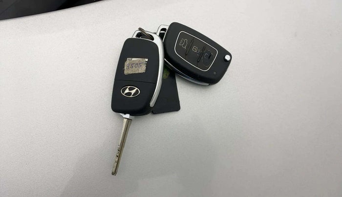 2015 Hyundai Xcent S 1.2, Petrol, Manual, 50,646 km, Key Close Up