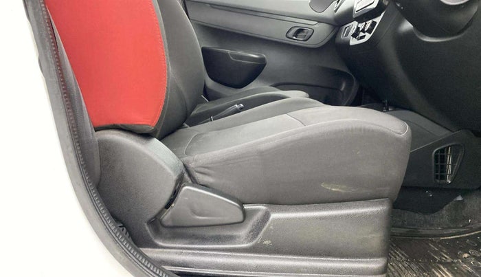 2021 Renault Kwid RXT 1.0 AMT (O), Petrol, Automatic, 13,699 km, Driver Side Adjustment Panel