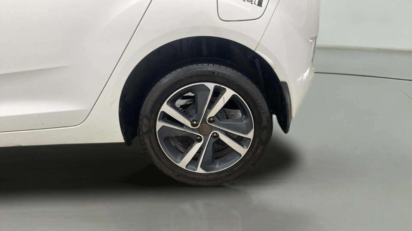 2021 Tata ALTROZ XZ DIESEL, Diesel, Manual, 52,032 km, Left Rear Wheel