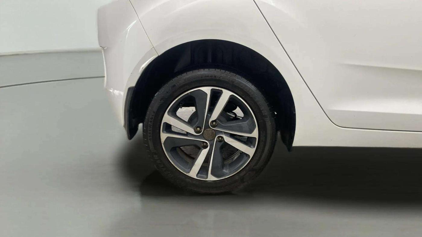 2021 Tata ALTROZ XZ DIESEL, Diesel, Manual, 52,032 km, Right Rear Wheel