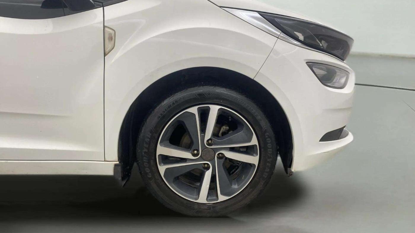2021 Tata ALTROZ XZ DIESEL, Diesel, Manual, 52,032 km, Right Front Wheel