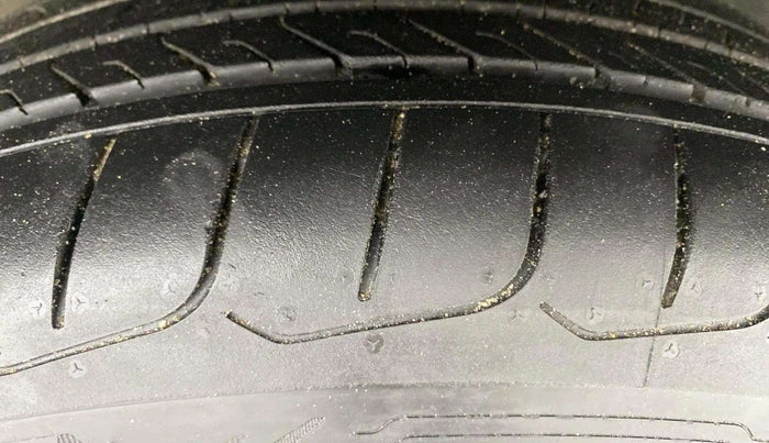 2019 MG HECTOR SHARP 1.5 DCT PETROL, Petrol, Automatic, 38,794 km, Right Front Tyre Tread