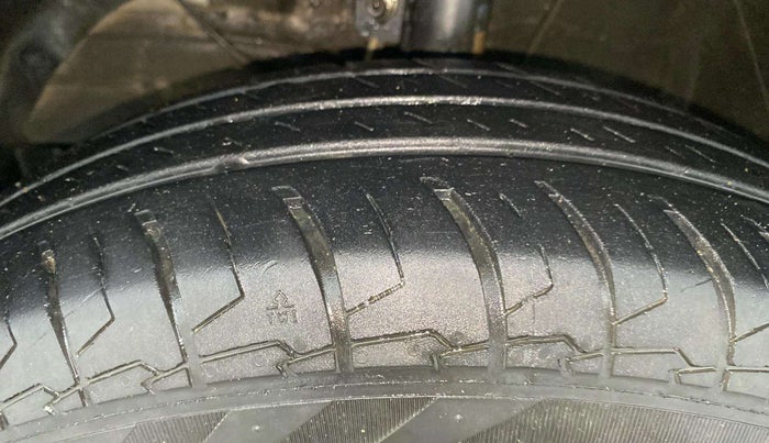 2023 Maruti Dzire VXI CNG, CNG, Manual, 41,528 km, Left Front Tyre Tread