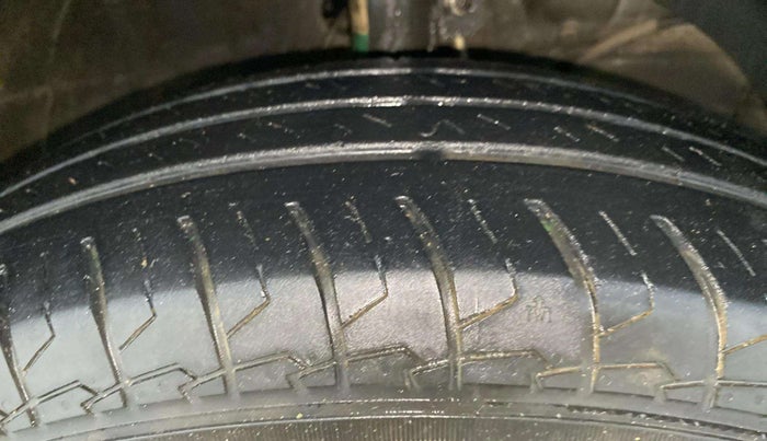 2023 Maruti Dzire VXI CNG, CNG, Manual, 41,528 km, Right Front Tyre Tread