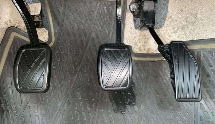 2023 Maruti Dzire VXI CNG, CNG, Manual, 41,528 km, Pedals