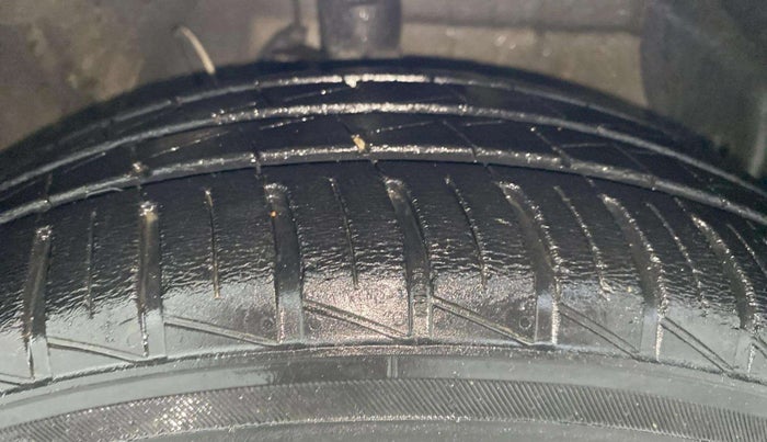2019 Hyundai GRAND I10 NIOS MAGNA AMT 1.2 KAPPA VTVT, Petrol, Automatic, 34,017 km, Right Front Tyre Tread