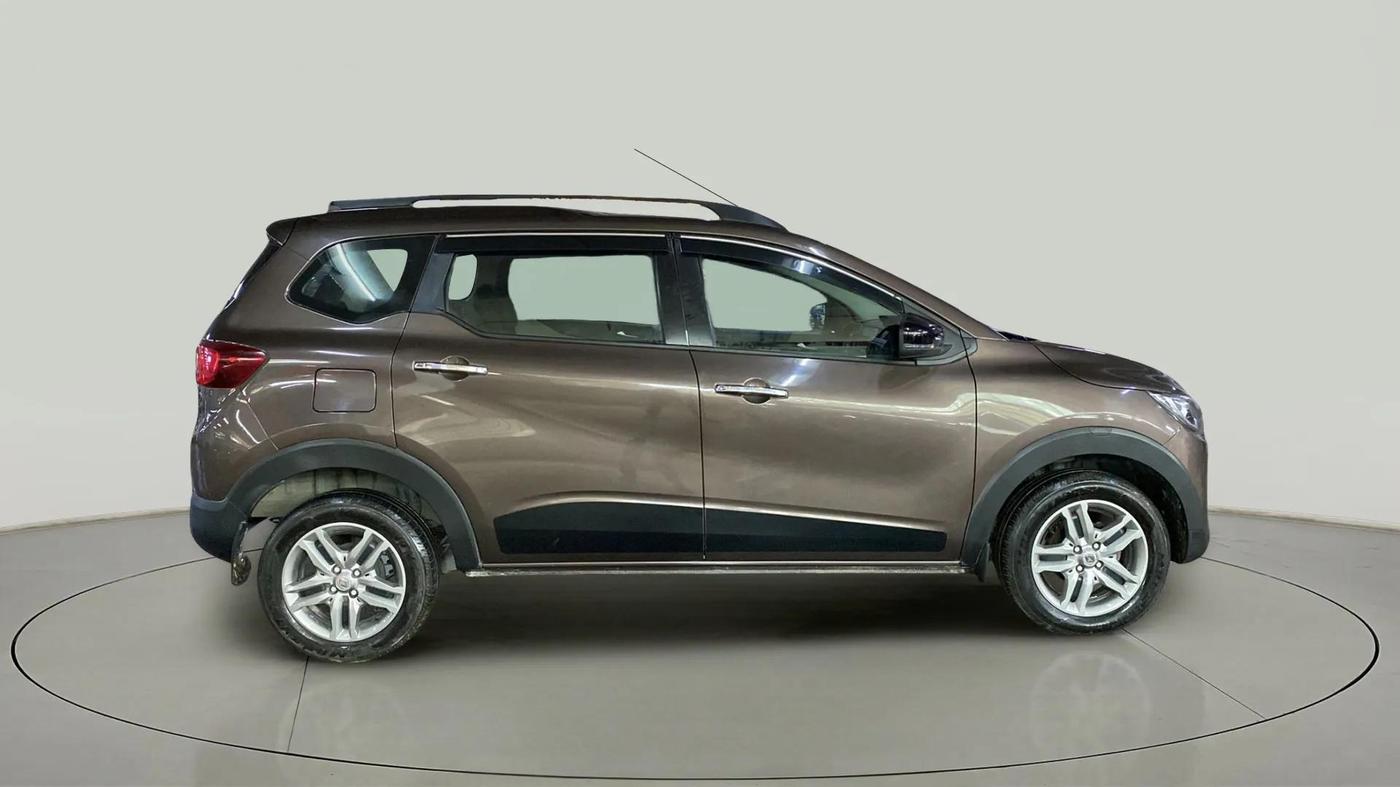 2023 Renault TRIBER RXZ, Petrol, Manual, 32,109 km, Right Side View