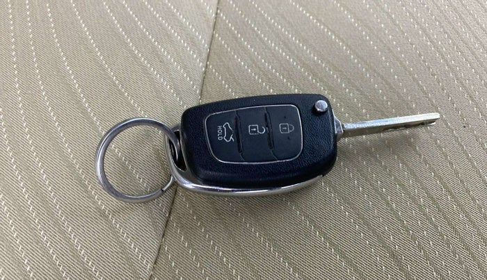 2016 Hyundai Verna 1.6 VTVT SX, Petrol, Manual, 55,733 km, Key Close Up
