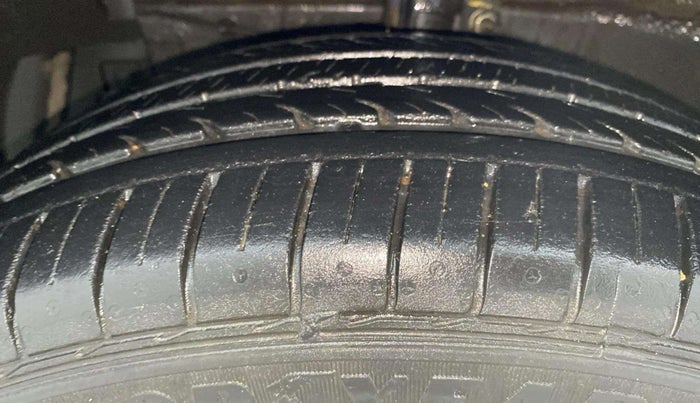 2018 Maruti Ciaz ALPHA  AT 1.5 SHVS PETROL, Petrol, Automatic, 24,724 km, Left Front Tyre Tread