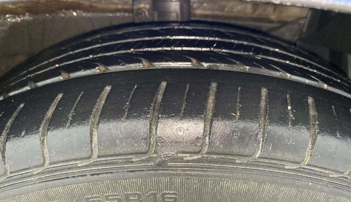 2018 Maruti Ciaz ALPHA  AT 1.5 SHVS PETROL, Petrol, Automatic, 24,724 km, Right Front Tyre Tread