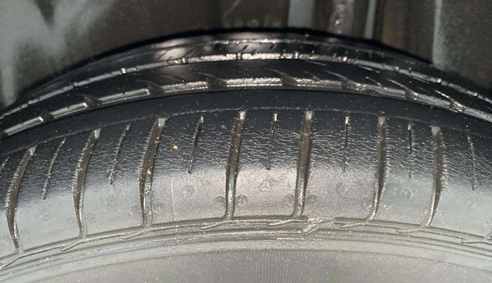 2018 Maruti Ciaz ALPHA  AT 1.5 SHVS PETROL, Petrol, Automatic, 24,724 km, Left Rear Tyre Tread