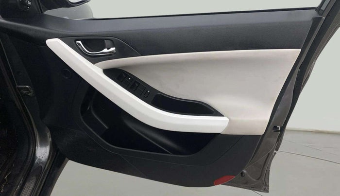 2024 Tata NEXON CREATIVE + SUNROOF AMT 1.5 DIESEL, Diesel, Automatic, 8,346 km, Driver Side Door Panels Control