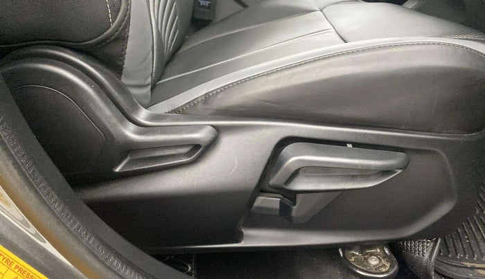 2024 Tata NEXON CREATIVE + SUNROOF AMT 1.5 DIESEL, Diesel, Automatic, 8,346 km, Driver Side Adjustment Panel