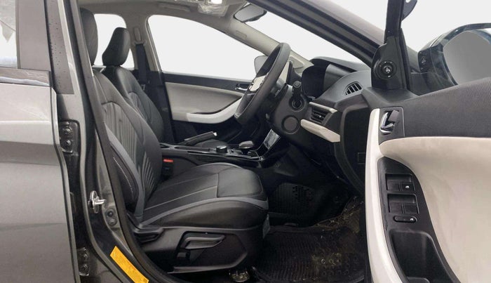 2024 Tata NEXON CREATIVE + SUNROOF AMT 1.5 DIESEL, Diesel, Automatic, 8,346 km, Right Side Front Door Cabin