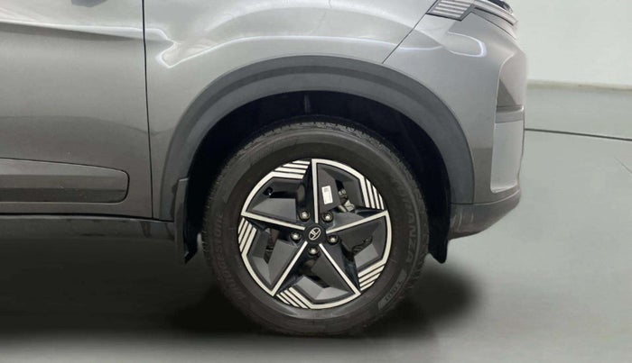 2024 Tata NEXON CREATIVE + SUNROOF AMT 1.5 DIESEL, Diesel, Automatic, 8,346 km, Right Front Wheel