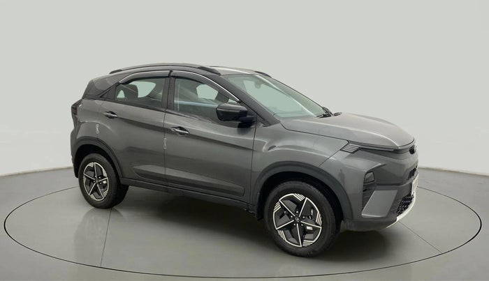 2024 Tata NEXON CREATIVE + SUNROOF AMT 1.5 DIESEL, Diesel, Automatic, 8,346 km, Right Front Diagonal