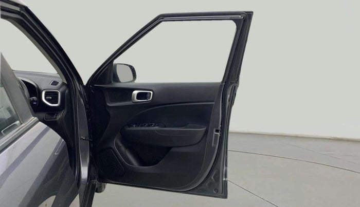 2020 Hyundai VENUE S+ 1.2, Petrol, Manual, 28,886 km, RHS Front Door