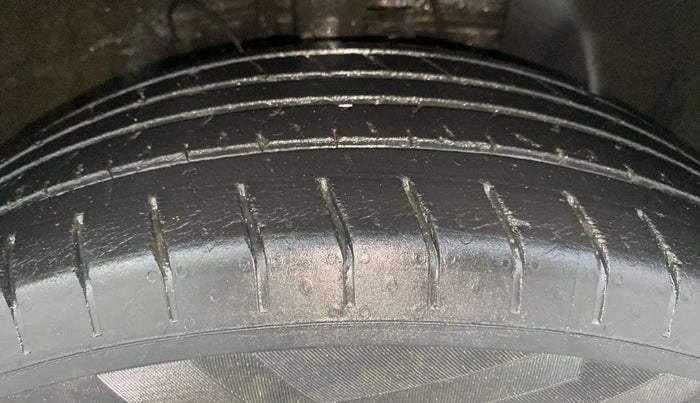 2020 Hyundai VENUE S+ 1.2, Petrol, Manual, 28,886 km, Right Front Tyre Tread