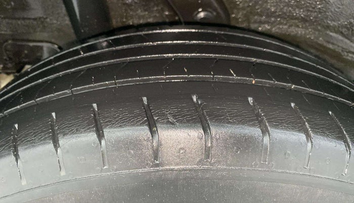 2020 Hyundai VENUE S+ 1.2, Petrol, Manual, 28,886 km, Right Rear Tyre Tread