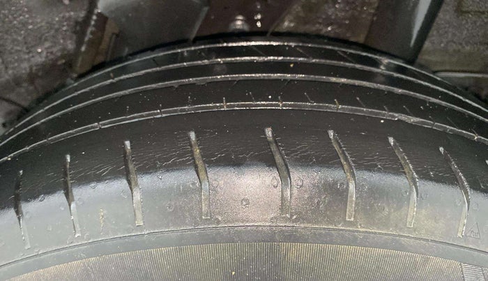 2020 Hyundai VENUE S+ 1.2, Petrol, Manual, 28,886 km, Left Rear Tyre Tread