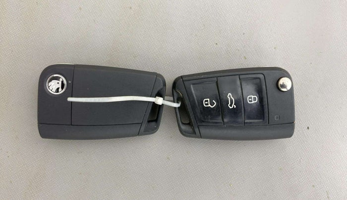 2022 Skoda SLAVIA STYLE 1.0L TSI AT, Petrol, Automatic, 59,497 km, Key Close Up