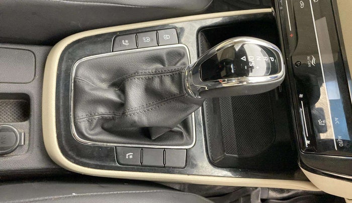 2022 Skoda SLAVIA STYLE 1.0L TSI AT, Petrol, Automatic, 59,497 km, Gear Lever