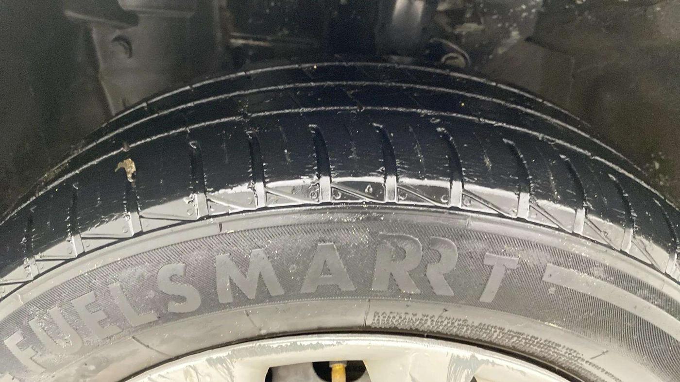 2013 Renault Pulse RXL DIESEL, Diesel, Manual, 1,14,042 km, Left Front Tyre Tread