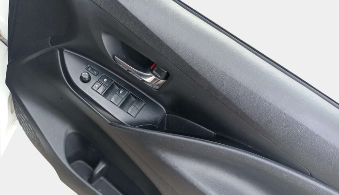2019 Toyota Innova Crysta 2.4 GX 8 STR, Diesel, Manual, 1,42,982 km, Driver Side Door Panels Control