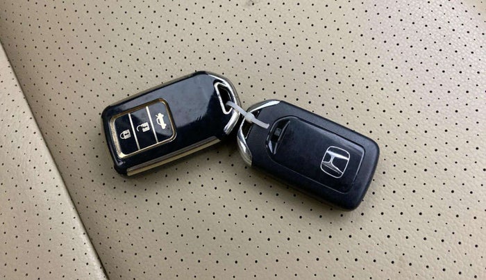 2018 Honda City 1.5L I-VTEC ZX CVT, CNG, Automatic, 1,10,088 km, Key Close Up