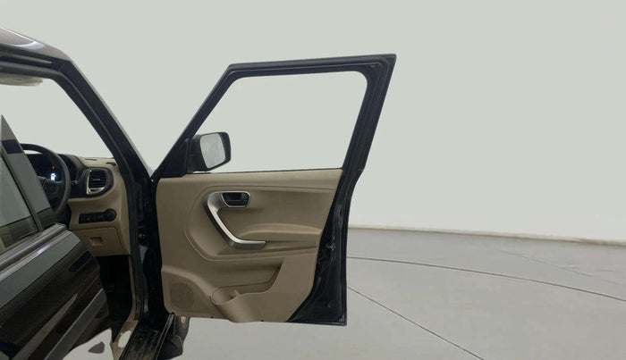 2023 Mahindra BOLERO NEO N10 R, Diesel, Manual, 22,738 km, RHS Front Door