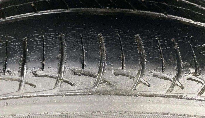 2014 Maruti Ertiga ZXI, Petrol, Manual, 76,539 km, Left Rear Tyre Tread
