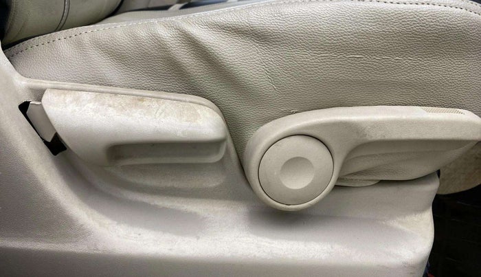 2014 Maruti Ertiga ZXI, Petrol, Manual, 76,539 km, Driver Side Adjustment Panel
