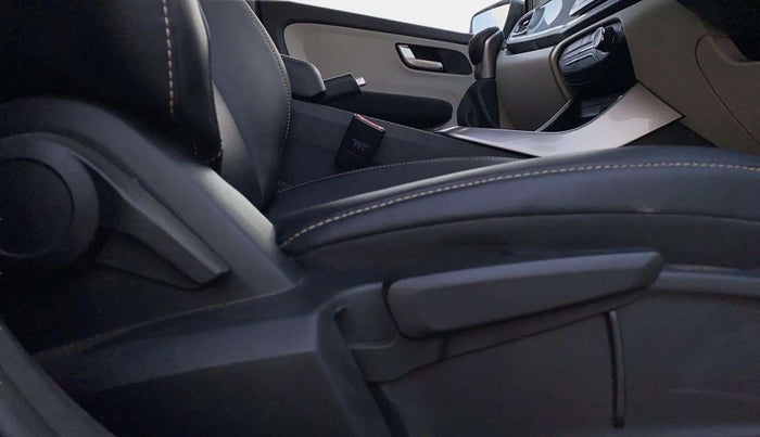 2022 Tata ALTROZ XZ PLUS PETROL, Petrol, Manual, 36,180 km, Driver Side Adjustment Panel