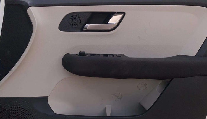 2022 Tata ALTROZ XZ PLUS PETROL, Petrol, Manual, 36,180 km, Driver Side Door Panels Control