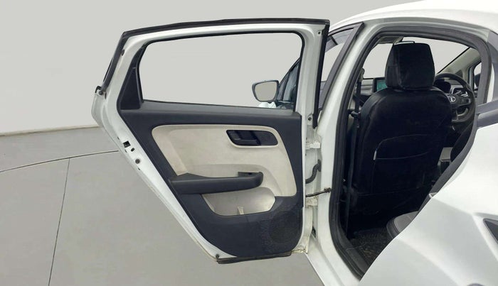 2023 Tata ALTROZ XM PLUS CNG, CNG, Manual, 24,911 km, LHS Rear Door