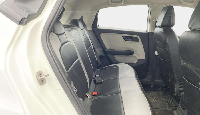 2023 Tata ALTROZ XM PLUS CNG, CNG, Manual, 24,911 km, Right Side Rear Door Cabin
