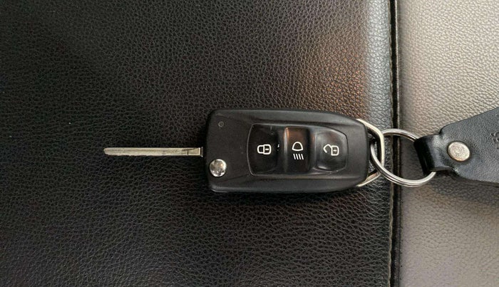 2023 Tata ALTROZ XM PLUS CNG, CNG, Manual, 24,911 km, Key Close Up