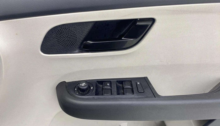 2023 Tata ALTROZ XM PLUS PETROL, Petrol, Manual, 18,174 km, Driver Side Door Panels Control